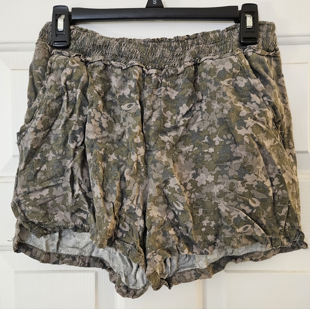 Democracy Olive Camouflage Women's Cargo Shorts Small